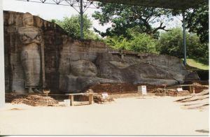 Polonnaruwa budda disteso.jpg